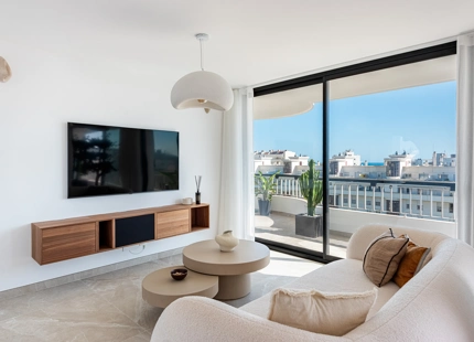 SEAFRONT REFURBISHED PENTHOUSE FOR SALE IN MARBELLA CENTRO