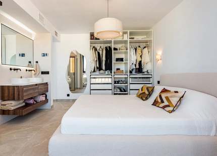SEAFRONT REFURBISHED PENTHOUSE FOR SALE IN MARBELLA CENTRO