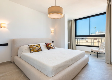 SEAFRONT REFURBISHED PENTHOUSE FOR SALE IN MARBELLA CENTRO