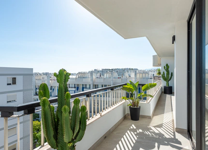 SEAFRONT REFURBISHED PENTHOUSE FOR SALE IN MARBELLA CENTRO