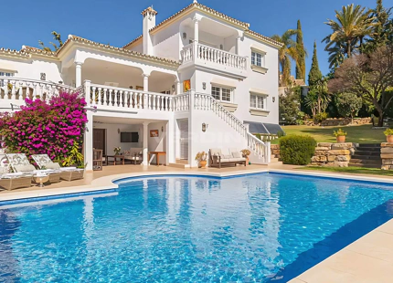 VILLA DE INSPIRACIÓN ANDALUZA CON ENCANTO EN VENTA EN PARAÍSO ALTO, BENAHAVIS