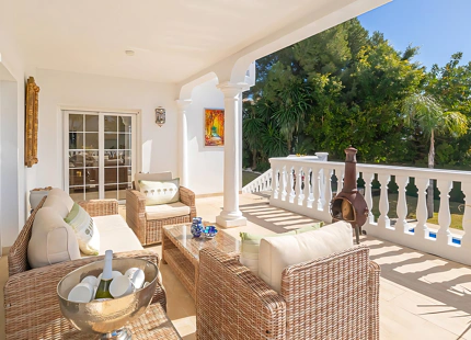 VILLA DE INSPIRACIÓN ANDALUZA CON ENCANTO EN VENTA EN PARAÍSO ALTO, BENAHAVIS
