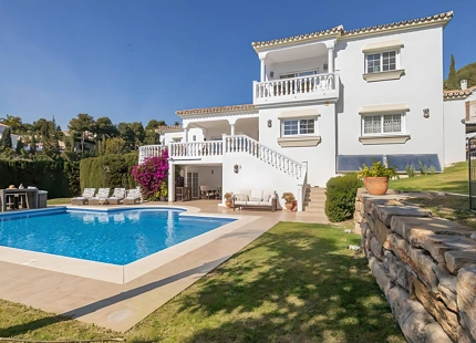 VILLA DE INSPIRACIÓN ANDALUZA CON ENCANTO EN VENTA EN PARAÍSO ALTO, BENAHAVIS