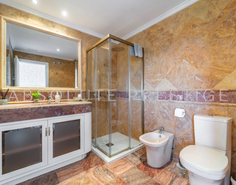 Luxurious Apartment with Sea Views in El Embrujo Banús, Marbella