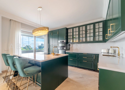 Apartamento de lujo con vistas al mar en El Embrujo Banús, Marbella