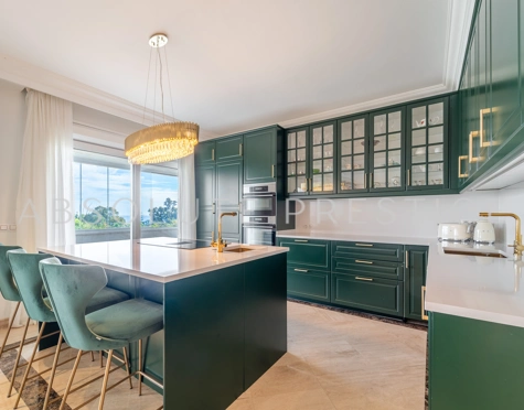 Luxurious Apartment with Sea Views in El Embrujo Banús, Marbella