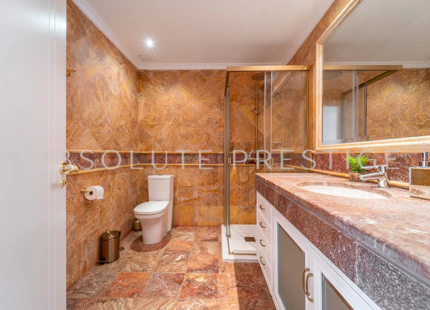 Apartamento de lujo con vistas al mar en El Embrujo Banús, Marbella