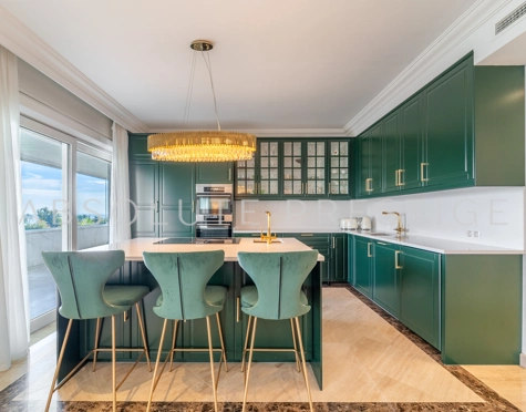 Luxurious Apartment with Sea Views in El Embrujo Banús, Marbella