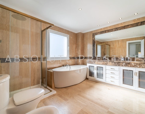 Luxurious Apartment with Sea Views in El Embrujo Banús, Marbella