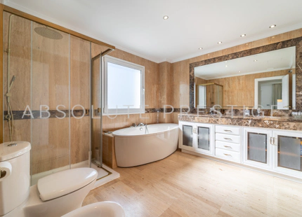 Apartamento de lujo con vistas al mar en El Embrujo Banús, Marbella