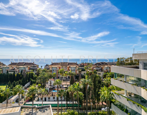 Luxurious Apartment with Sea Views in El Embrujo Banús, Marbella