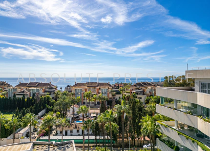 Apartamento de lujo con vistas al mar en El Embrujo Banús, Marbella
