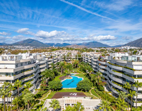 Luxurious Apartment with Sea Views in El Embrujo Banús, Marbella