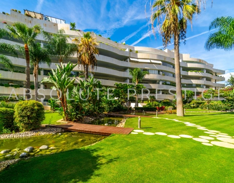 Luxurious Apartment with Sea Views in El Embrujo Banús, Marbella