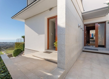 CONTEMPORARY VILLA WITH PANORAMIC SEA AND MOUNTAIN VIEWS IN LOS ALTOS DE LOS MONTEROS