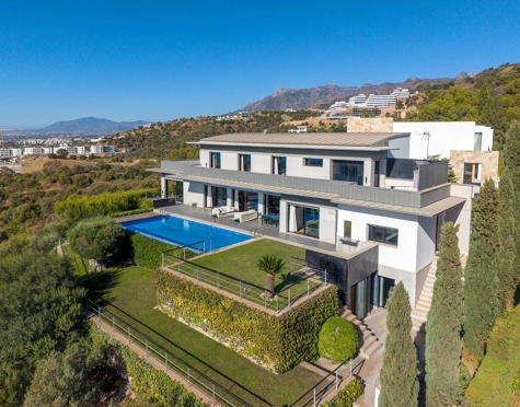 CONTEMPORARY VILLA WITH PANORAMIC SEA AND MOUNTAIN VIEWS IN LOS ALTOS DE LOS MONTEROS
