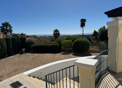 VILLA FAMILIAR EN VENTA EN ESTEPONA ESTE