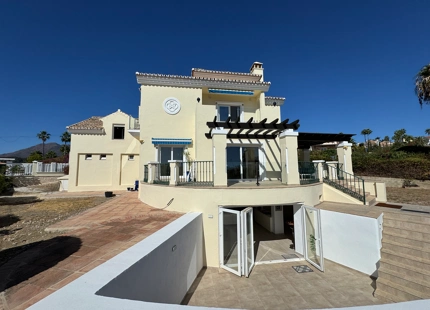 VILLA FAMILIAR EN VENTA EN ESTEPONA ESTE
