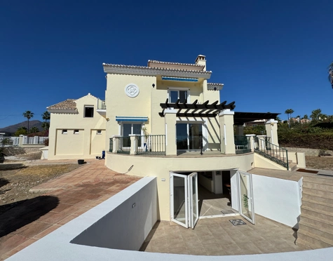 Villa for sale in Puerto Romano, Estepona East