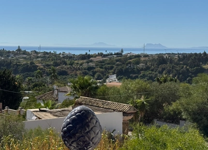 VILLA FAMILIAR EN VENTA EN ESTEPONA ESTE