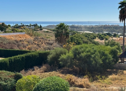 VILLA FAMILIAR EN VENTA EN ESTEPONA ESTE