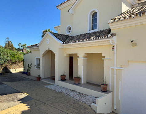Villa en venta en Puerto Romano, Estepona East