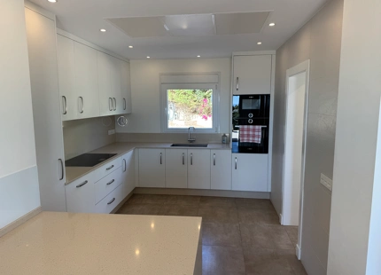 VILLA FAMILIAR EN VENTA EN ESTEPONA ESTE