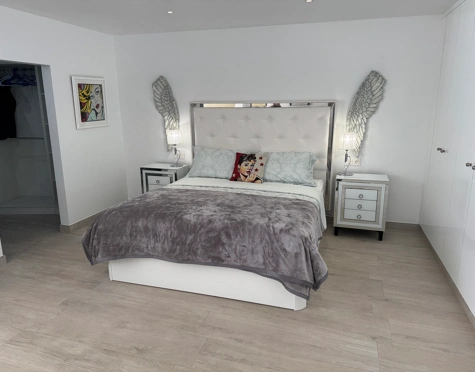 Villa for sale in Puerto Romano, Estepona East