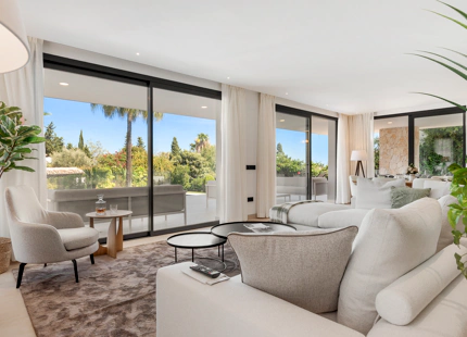 VILLA MEDITERRÁNEA CONTEMPORÁNEA CERCA DEL CLUB DE GOLF GUADALMINA Y LA PLAYA