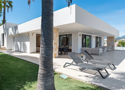 VILLA MEDITERRÁNEA CONTEMPORÁNEA CERCA DEL CLUB DE GOLF GUADALMINA Y LA PLAYA