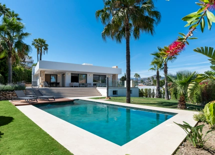 VILLA MEDITERRÁNEA CONTEMPORÁNEA CERCA DEL CLUB DE GOLF GUADALMINA Y LA PLAYA