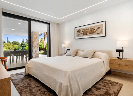 VILLA MEDITERRÁNEA CONTEMPORÁNEA CERCA DEL CLUB DE GOLF GUADALMINA Y LA PLAYA