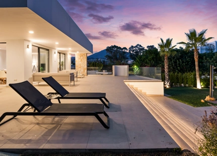 VILLA MEDITERRÁNEA CONTEMPORÁNEA CERCA DEL CLUB DE GOLF GUADALMINA Y LA PLAYA