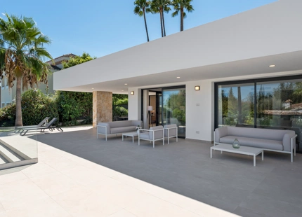 VILLA MEDITERRÁNEA CONTEMPORÁNEA CERCA DEL CLUB DE GOLF GUADALMINA Y LA PLAYA