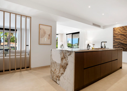 VILLA MEDITERRÁNEA CONTEMPORÁNEA CERCA DEL CLUB DE GOLF GUADALMINA Y LA PLAYA