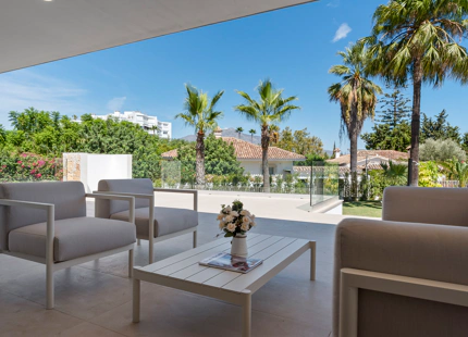 VILLA MEDITERRÁNEA CONTEMPORÁNEA CERCA DEL CLUB DE GOLF GUADALMINA Y LA PLAYA