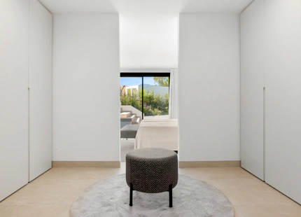 VILLA MEDITERRÁNEA CONTEMPORÁNEA CERCA DEL CLUB DE GOLF GUADALMINA Y LA PLAYA