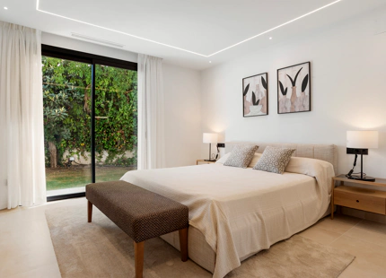 VILLA MEDITERRÁNEA CONTEMPORÁNEA CERCA DEL CLUB DE GOLF GUADALMINA Y LA PLAYA