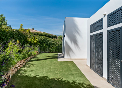 VILLA MEDITERRÁNEA CONTEMPORÁNEA CERCA DEL CLUB DE GOLF GUADALMINA Y LA PLAYA