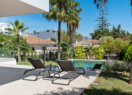 VILLA MEDITERRÁNEA CONTEMPORÁNEA CERCA DEL CLUB DE GOLF GUADALMINA Y LA PLAYA