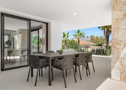 VILLA MEDITERRÁNEA CONTEMPORÁNEA CERCA DEL CLUB DE GOLF GUADALMINA Y LA PLAYA