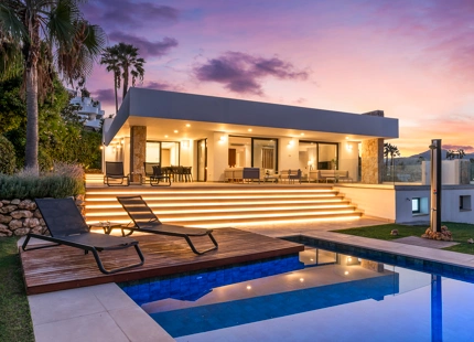 VILLA MEDITERRÁNEA CONTEMPORÁNEA CERCA DEL CLUB DE GOLF GUADALMINA Y LA PLAYA