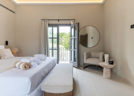 ELEGANT ANDALUSIAN VILLA WITH CONTEMPORARY INTERIORS NEAR ATALAYA GOLF