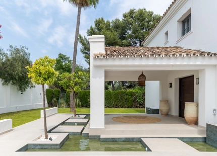 ELEGANT ANDALUSIAN VILLA WITH CONTEMPORARY INTERIORS NEAR ATALAYA GOLF