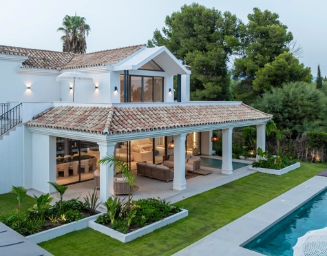 Villa for sale in Atalaya Golf, Estepona East