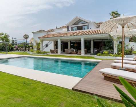 Villa for sale in Atalaya Golf, Estepona East