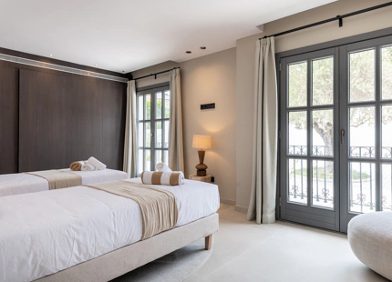 ELEGANT ANDALUSIAN VILLA WITH CONTEMPORARY INTERIORS NEAR ATALAYA GOLF