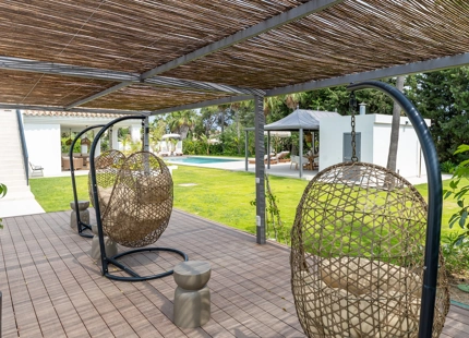 ELEGANT ANDALUSIAN VILLA WITH CONTEMPORARY INTERIORS NEAR ATALAYA GOLF