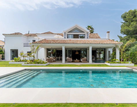 Villa for sale in Atalaya Golf, Estepona East