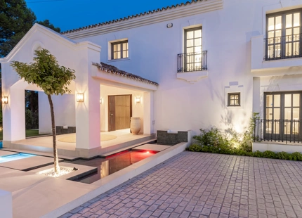 ELEGANT ANDALUSIAN VILLA WITH CONTEMPORARY INTERIORS NEAR ATALAYA GOLF